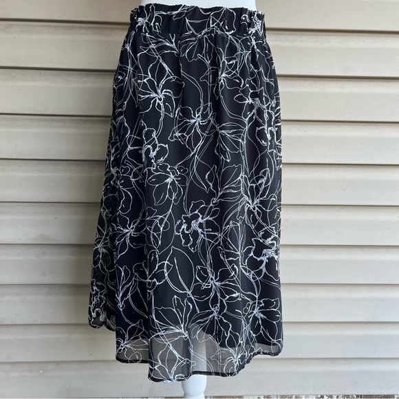 •Ryan Wylde• Abstract Floral Pull-On Skirt - Size 4X - Picture 5 of 8